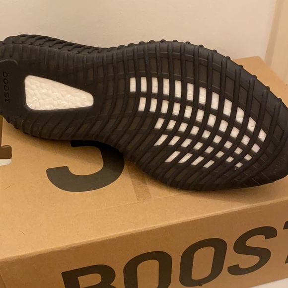 Adidas Yeezy boost 350 v2 black with red writing - Picture 2 of 9